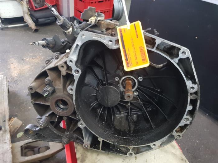 Gebruikte Versnellingsbak Ford Focus 1 2.0 16V Prijs € 250,00 Margeregeling aangeboden door autodemontage denollen