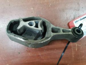 Gebruikte Versnellingsbak Steun Peugeot 208 I (CA/CC/CK/CL) 1.2 Vti 12V PureTech 82 Prijs op aanvraag aangeboden door de Nollen autorecycling