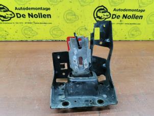 Gebruikte Versnellingsbak Steun Peugeot 208 I (CA/CC/CK/CL) 1.2 Vti 12V PureTech 82 Prijs op aanvraag aangeboden door de Nollen autorecycling