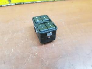 Gebruikte Raam schakelaar elektrisch Opel Zafira (F75) 2.2 16V Prijs € 20,00 Margeregeling aangeboden door de Nollen autorecycling