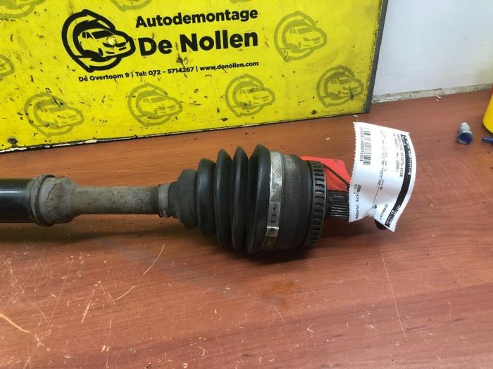 Gebruikte Aandrijfas rechts-voor Volkswagen Passat Variant (3B5) 1.8 20V Prijs € 45,00 Margeregeling aangeboden door autodemontage denollen