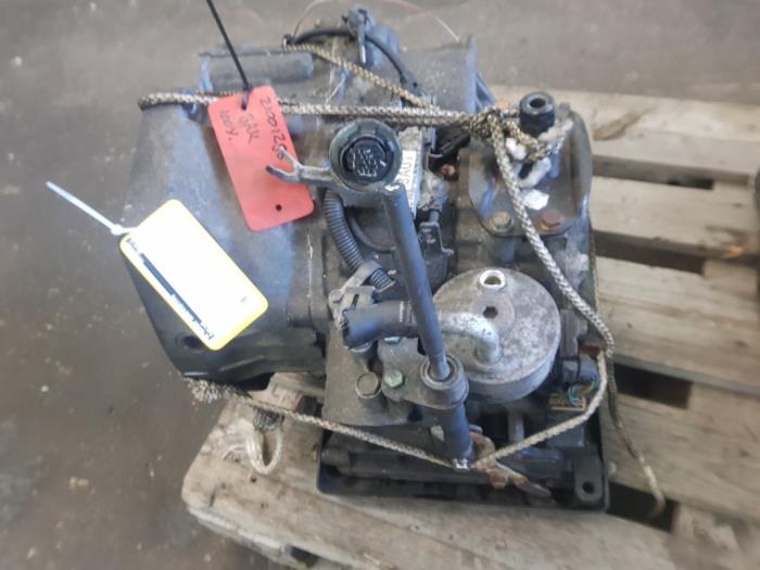 Gebruikte Automaatbak Volkswagen Polo III (6N1) 1.6i 75 Prijs € 200,00 Margeregeling aangeboden door autodemontage denollen