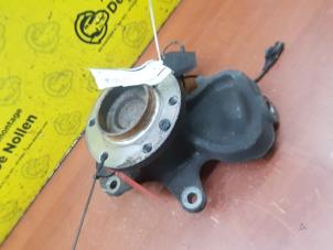 Gebruikte Fusee rechts-voor Mercedes Sprinter 3,5t (906.63) 311 CDI 16V Prijs € 150,00 Margeregeling aangeboden door de Nollen autorecycling