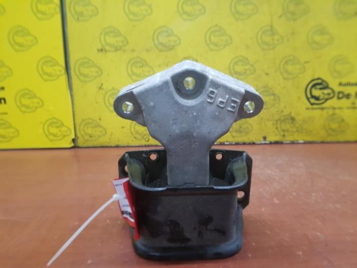 Motorsteun van een Citroën C4 Berline (NC) 1.4 16V VTi 2013