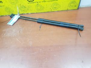 Gebruikte Set Gasdempers Achterklep Opel Astra K 1.4 Turbo 16V Prijs € 24,00 Margeregeling aangeboden door de Nollen autorecycling