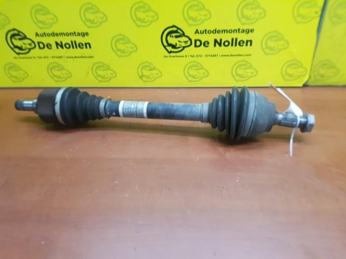 Gebruikte Aandrijfas links-voor Citroen DS3 (SA) 1.6 16V VTS THP 155 Prijs € 50,00 Margeregeling aangeboden door autodemontage denollen