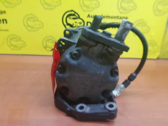 Aircopomp van een Renault Laguna II (BG) 3.0 V6 24V 2003