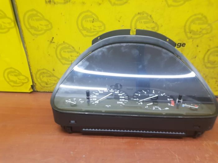 Kilometerteller KM van een BMW 5 serie Touring (E39) 525i 24V 2002