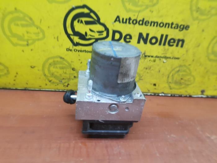 ABS Pomp van een Renault Master III (FV) 2.3 dCi 100 16V FWD 2011