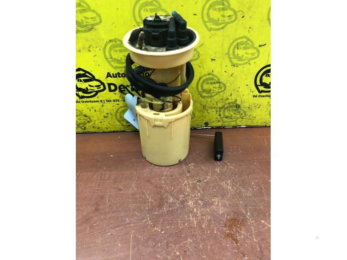 Gebruikte Tank element Pomp Volkswagen Caddy Combi III (2KB,2KJ) 1.6 TDI 16V Prijs € 40,00 Margeregeling aangeboden door autodemontage denollen