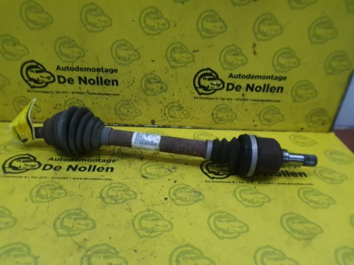 Gebruikte Steekas links-voor Peugeot 207/207+ (WA/WC/WM) 1.6 HDi Prijs € 35,00 Margeregeling aangeboden door autodemontage denollen