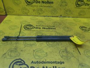 Gebruikte Set Gasdempers Achterklep BMW 1 serie (E87/87N) 116i 1.6 16V Prijs € 23,50 Margeregeling aangeboden door de Nollen autorecycling