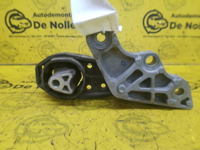 Gebruikte Motorsteun Ford Fiesta 7 1.0 EcoBoost 12V Prijs € 25,00 Margeregeling aangeboden door autodemontage denollen