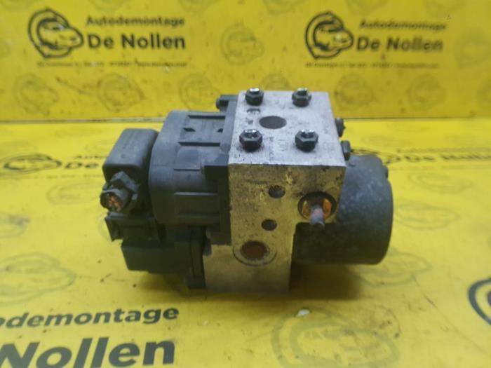 Gebruikte ABS Pomp Volvo V40 (VW) 1.8 16V Prijs op aanvraag aangeboden door autodemontage denollen