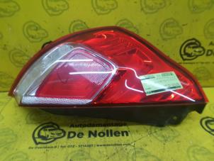 Gebruikte Achterlicht links Ford Fiesta 6 (JA8) 1.0 SCI 12V 80 Prijs € 39,99 Margeregeling aangeboden door de Nollen autorecycling
