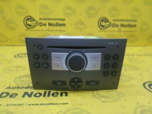 Gebruikte Radio CD Speler Opel Astra H (L48) 1.6 16V Twinport Prijs op aanvraag aangeboden door de Nollen autorecycling