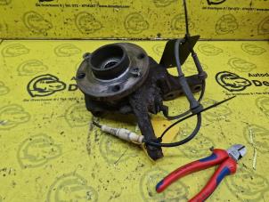 Gebruikte Fusee links-voor Renault Clio II (BB/CB) 1.4 16V Prijs € 19,99 Margeregeling aangeboden door de Nollen autorecycling