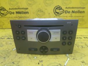 Gebruikte Radio CD Speler Opel Astra H (L48) 1.6 16V Twinport Prijs € 25,00 Margeregeling aangeboden door de Nollen autorecycling