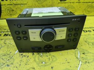 Gebruikte Radio CD Speler Opel Astra H (L48) 1.8 16V Prijs € 75,00 Margeregeling aangeboden door de Nollen autorecycling
