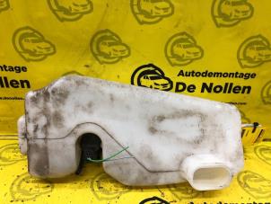 Gebruikte Ruitensproeiertank voor Dacia Sandero I (BS) 1.2 16V Prijs € 25,00 Margeregeling aangeboden door de Nollen autorecycling