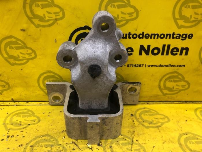 Gebruikte Motorrubber Dacia Sandero I (BS) 1.2 16V Prijs € 30,00 Margeregeling aangeboden door autodemontage denollen