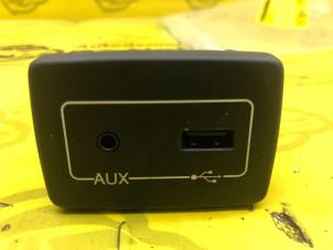 Gebruikte AUX/USB aansluiting Peugeot Boxer (U9) 2.0 BlueHDi 110 Prijs € 20,00 Margeregeling aangeboden door de Nollen autorecycling