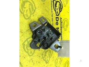 Gebruikte Slotmechaniek Motorkap Peugeot Boxer (U9) 2.0 BlueHDi 110 Prijs € 35,00 Margeregeling aangeboden door de Nollen autorecycling