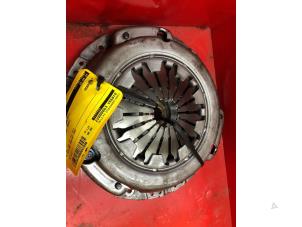 Gebruikte Koppelingsset (compleet) Fiat Doblo (223A/119) 1.6 16V Prijs € 50,00 Margeregeling aangeboden door de Nollen autorecycling