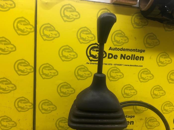Gebruikte Schakelmechaniek Opel Movano Combi 2.5 D Prijs € 125,00 Margeregeling aangeboden door autodemontage denollen