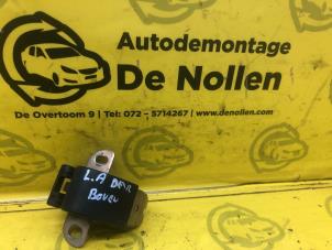 Gebruikte Scharnier deur links-achter Opel Movano Combi 2.5 D Prijs op aanvraag aangeboden door de Nollen autorecycling