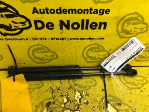 Gebruikte Gasdemper Motorkap Set Audi A1 (8X1/8XK) 1.6 TDI 16V Prijs € 20,00 Margeregeling aangeboden door de Nollen autorecycling