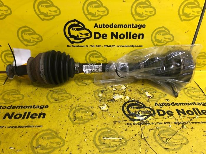 Gebruikte Aandrijfas links-voor Audi A1 (8X1/8XK) 1.6 TDI 16V Prijs € 35,00 Margeregeling aangeboden door autodemontage denollen