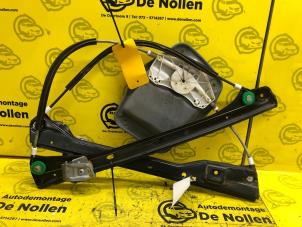 Gebruikte Ruitmechaniek 4Deurs rechts-voor Volkswagen Golf Plus Prijs € 50,00 Margeregeling aangeboden door de Nollen autorecycling