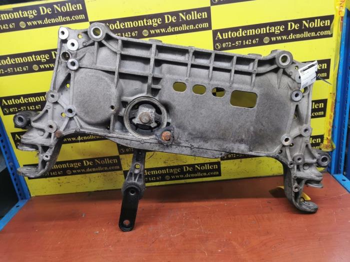 Gebruikte Subframe Volkswagen Passat Variant (3C5) 2.0 TDI 140 Prijs op aanvraag aangeboden door autodemontage denollen