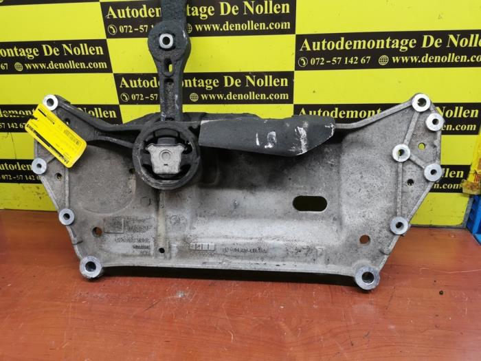 Gebruikte Subframe Volkswagen Caddy III (2KA,2KH,2CA,2CH) 2.0 SDI Prijs € 75,00 Margeregeling aangeboden door autodemontage denollen