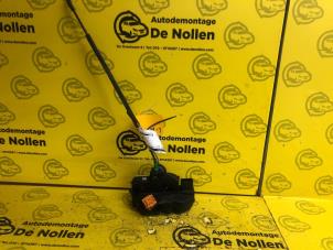 Gebruikte Slotmechaniek Portier 4Deurs links-achter Opel Insignia 1.6 CDTI 16V Prijs € 39,99 Margeregeling aangeboden door de Nollen autorecycling