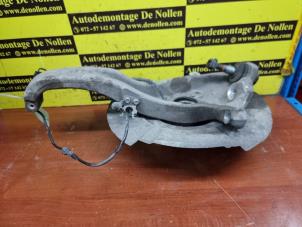 Gebruikte Fusee rechts-voor BMW M5 (F10) M550d 3.0 xDrive 24V Prijs € 150,00 Margeregeling aangeboden door de Nollen autorecycling