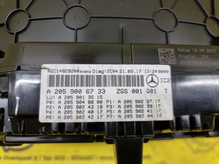 Kilometerteller KM van een Mercedes-Benz C (W205) C-200d 2.2 16V 2018