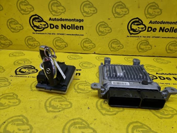 Gebruikte Contactslot + computer Mercedes C (W205) C-200d 2.2 16V Prijs € 325,00 Margeregeling aangeboden door autodemontage denollen