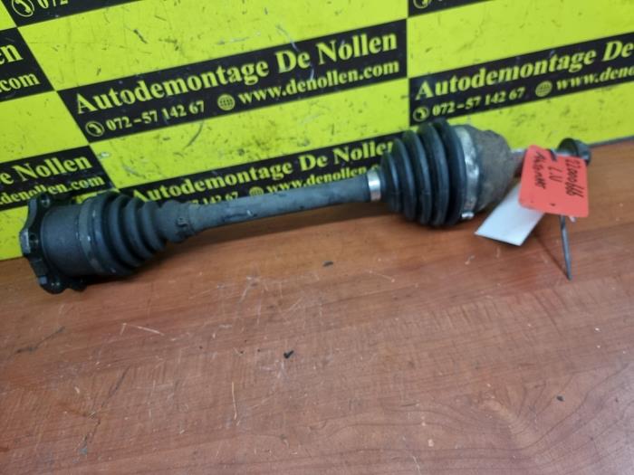 Gebruikte Aandrijfas links-voor Volkswagen Bora (1J2) 1.9 TDI 110 Prijs € 75,00 Margeregeling aangeboden door autodemontage denollen