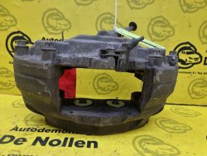 Gebruikte Remklauw (Tang) rechts-voor Mercedes C (W205) C-200d 2.2 16V Prijs € 100,00 Margeregeling aangeboden door de Nollen autorecycling