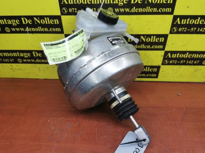 Gebruikte Rembooster Mercedes C (W205) C-200d 2.2 16V Prijs € 59,95 Margeregeling aangeboden door autodemontage denollen
