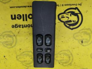 Gebruikte Elektrisch Raam Schakelaar Mercedes A (W168) 1.4 A-140 Prijs € 29,99 Margeregeling aangeboden door de Nollen autorecycling