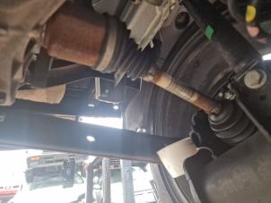 Gebruikte Steekas links-achter Renault Twingo III (AH) ZE R80 Prijs € 200,00 Margeregeling aangeboden door de Nollen autorecycling