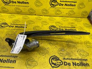 Gebruikte Ruitenwissermotor achter Renault Twingo III (AH) 0.9 Energy TCE 90 12V Prijs op aanvraag aangeboden door de Nollen autorecycling