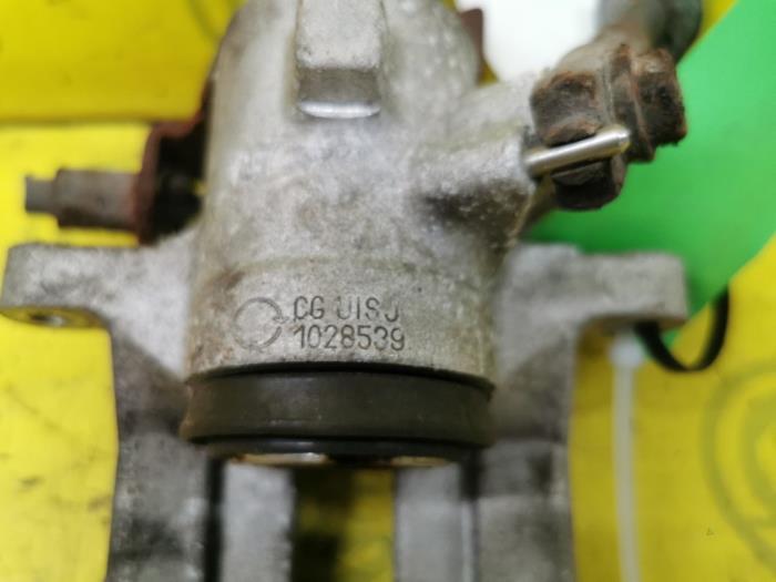 Remklauw (Tang) links-achter van een Audi A4 (B6) 2.0 20V 2001