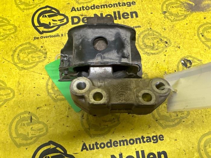Motorsteun van een Peugeot 208 I (CA/CC/CK/CL) 1.4 16V 2012