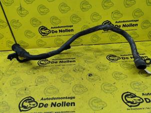 Gebruikte Vulpijp Brandstoftank Opel Adam 1.2 16V Prijs € 25,00 Margeregeling aangeboden door de Nollen autorecycling