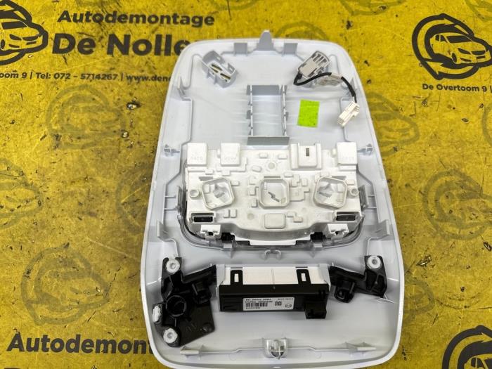 Binnenverlichting voor van een Opel Corsa F (UB/UH/UP) 1.2 Turbo 12V 100 2022