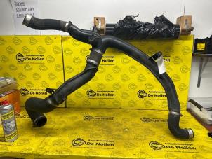 Gebruikte Intercooler Slang Volkswagen Touareg (7PA/PH) 3.0 TDI V6 24V Prijs op aanvraag aangeboden door de Nollen autorecycling